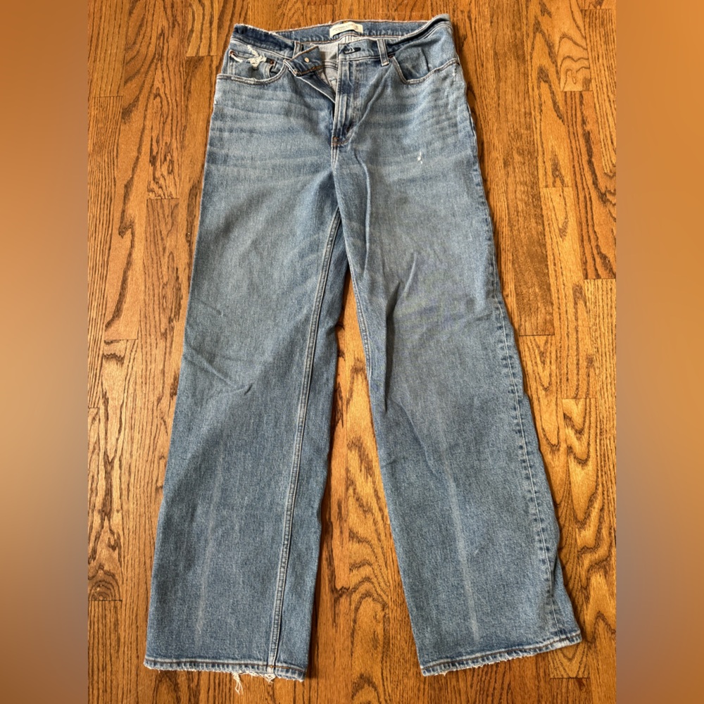 Abercrombie & Fitch The 90’s Relaxed Jean High Rise